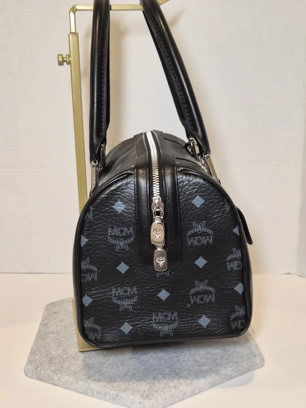 MCM Black Visetos Boston Satchel with Gold Logo Plate - Picture 4 of 16